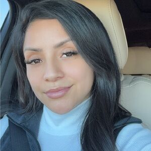 Meet your Posher, Laura